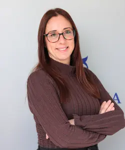 Alicia Granell, experta en organización documental para bajas de vehículos en Almería